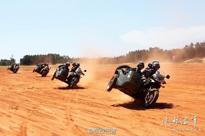 Female PLA amphibious scouts in training