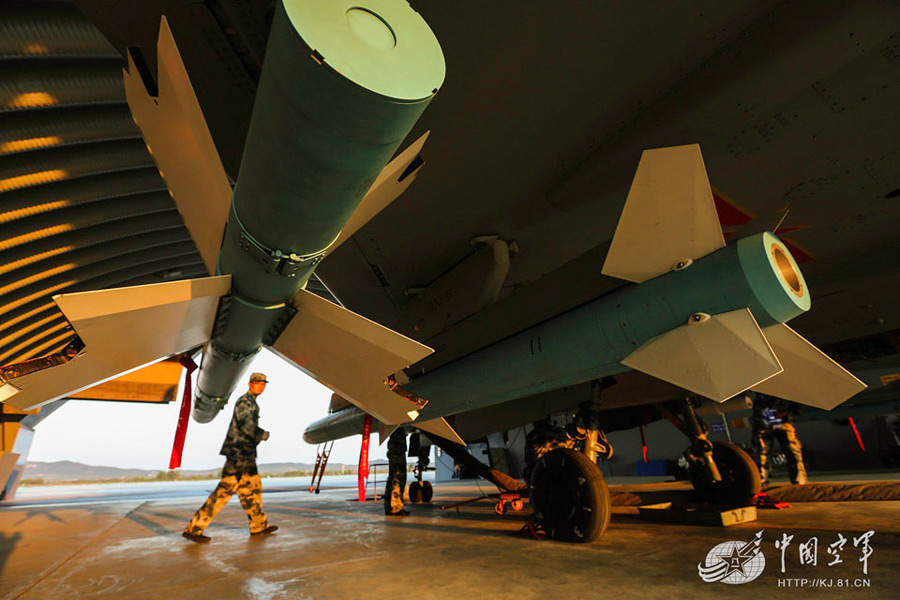 J-10 fighters refueled in the air