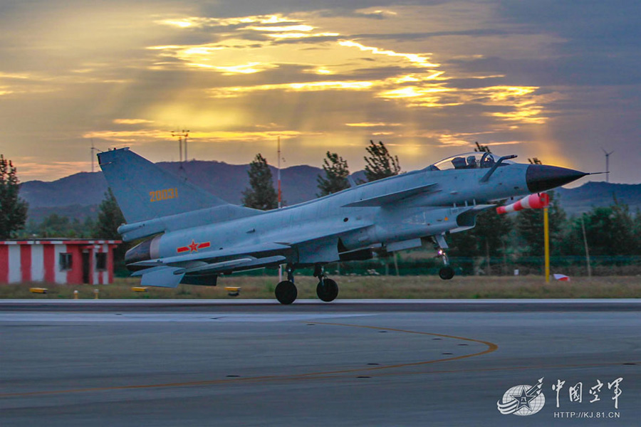 J-10 fighters refueled in the air