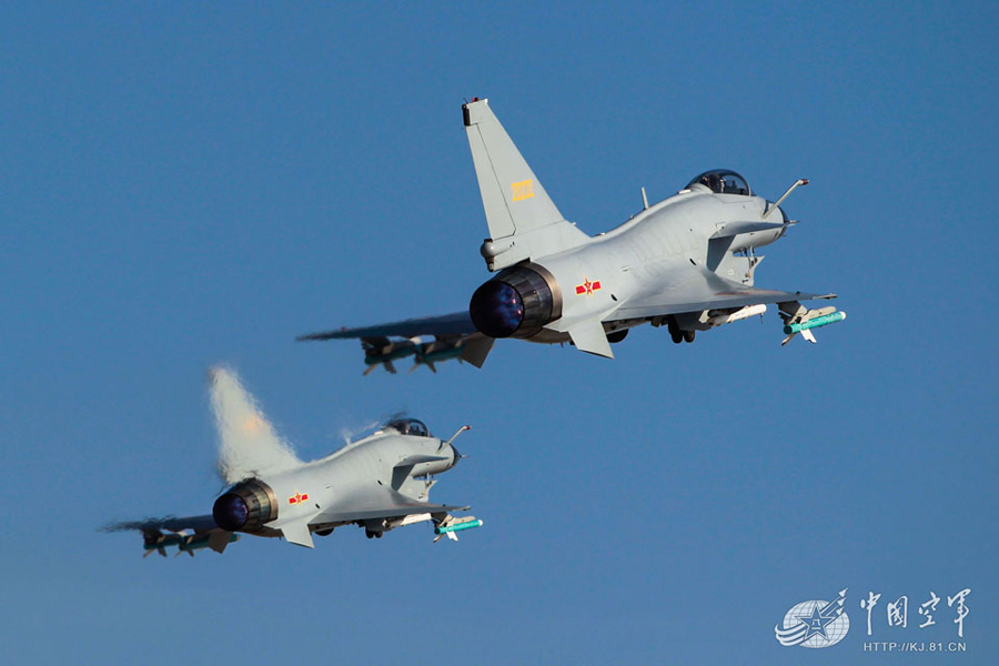 J-10 fighters refueled in the air