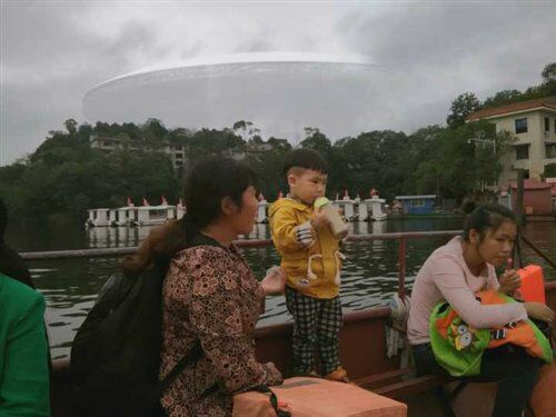 UFO-shaped clouds appear over mountains in Sichuan