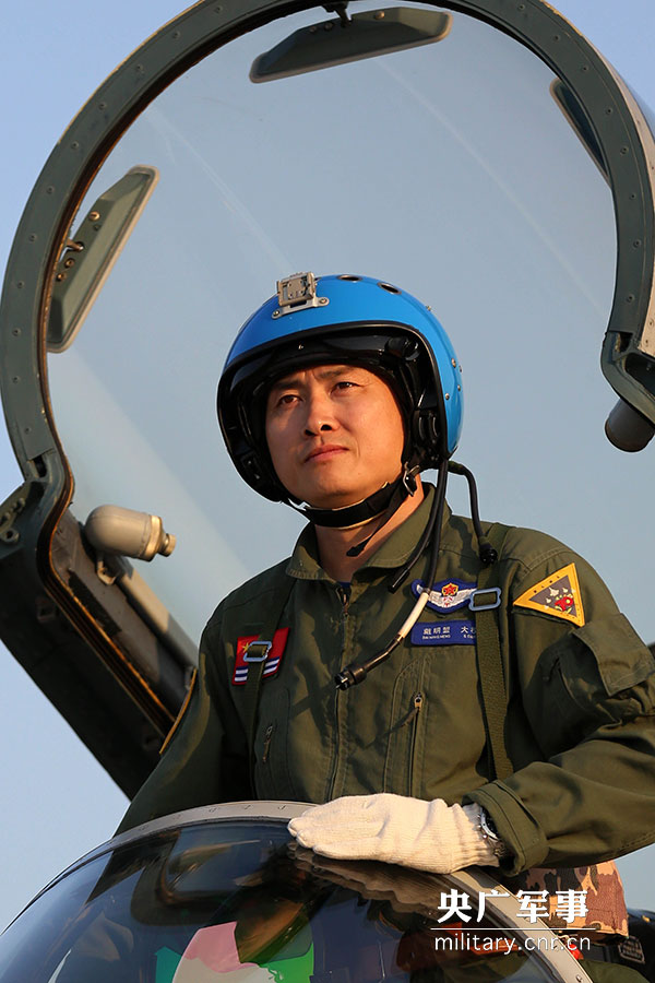 China's first generation of carrier-based fighter jet pilot