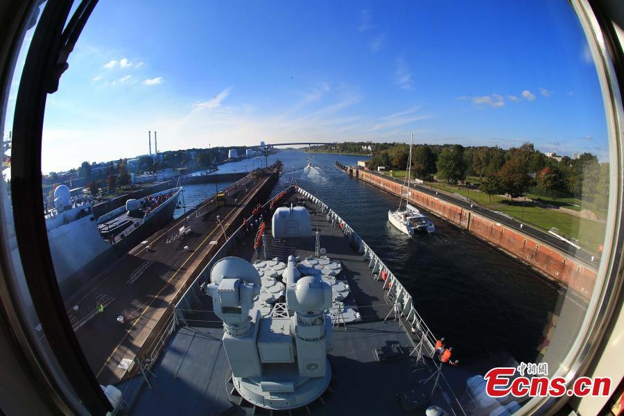 Chinese naval fleet passes through Kiel Canal