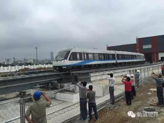 First China-made maglev line runs for test