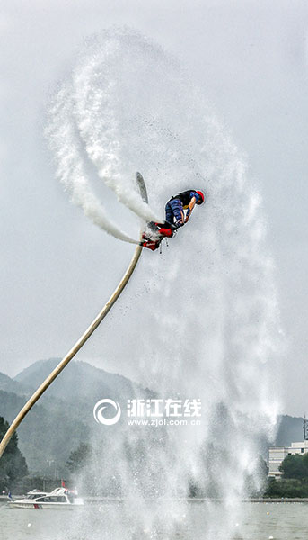 Supermen on water give fantastic performance in Zhejiang
