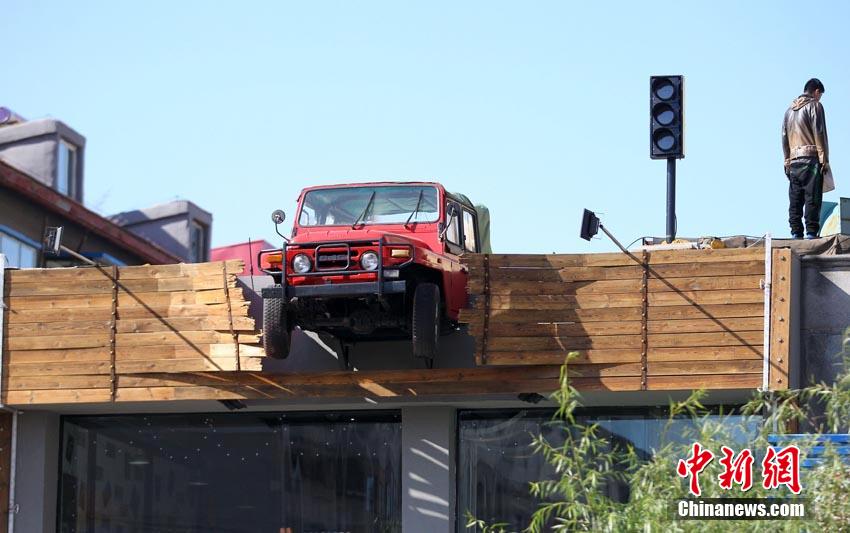 Jeep 'lands' on the roof of a restaurant