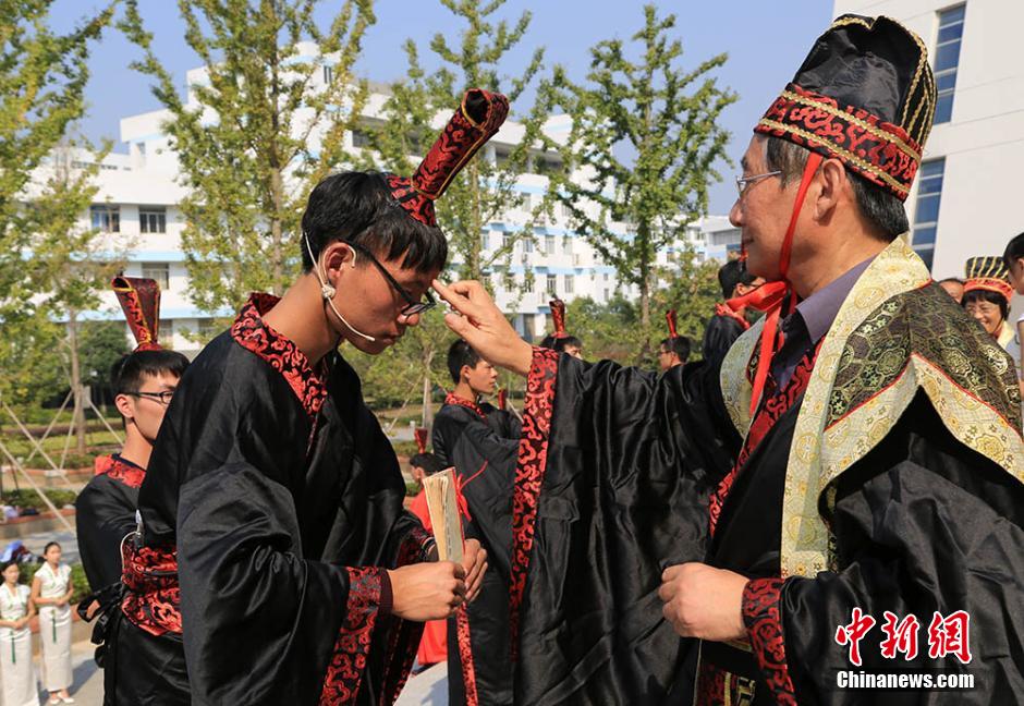 Medical school holds traditional ceremony for accepting students 