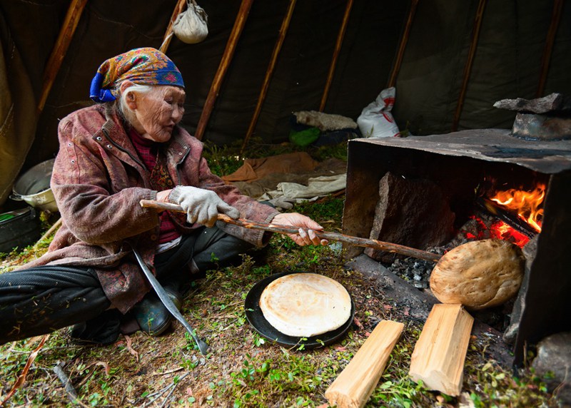 Photo story: A mysterious minority group which raises reindeers