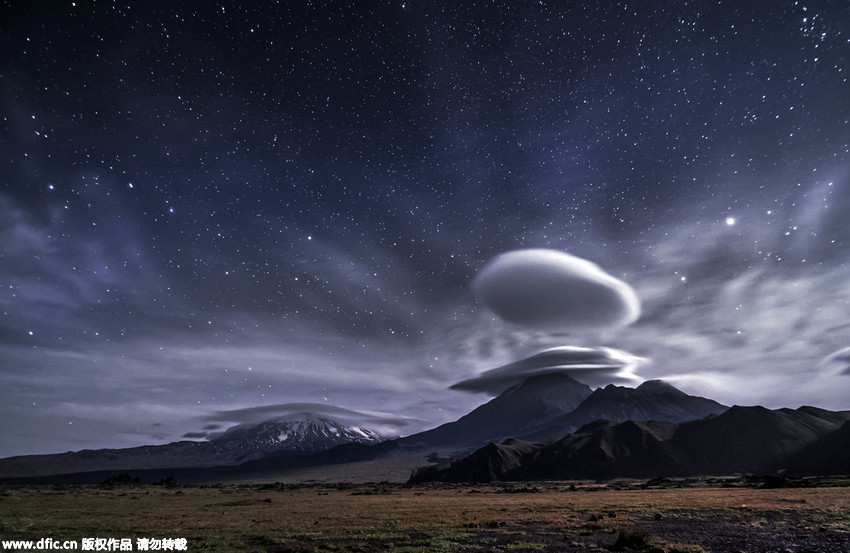 Cloud formations seen above Russian mountains resemble “UFO”