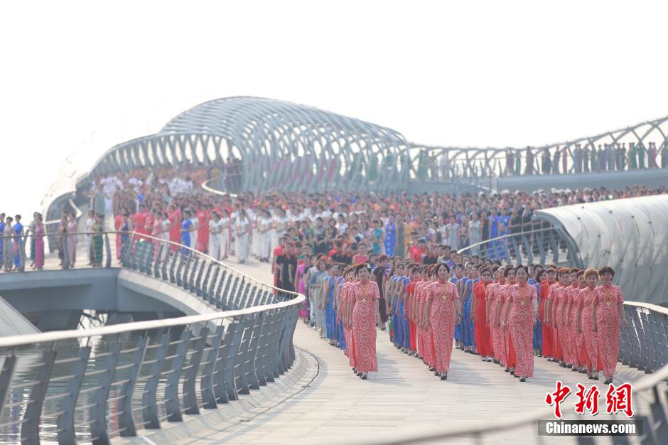 The first contest of Chinese cheongsam held in Wujiang