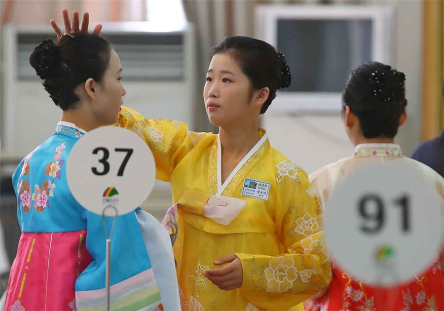 Beautiful DPRK waitresses in Korean families reunion dinner