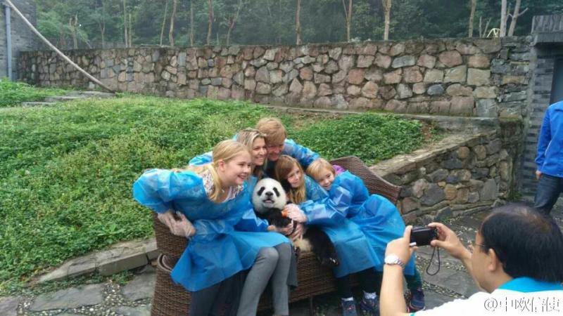 The King of ‪‎Netherlands‬ to Take Home Two ‪‎Pandas‬ from China