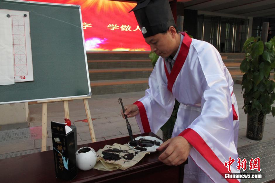 Children attend First Writing Ceremony in Lanzhou