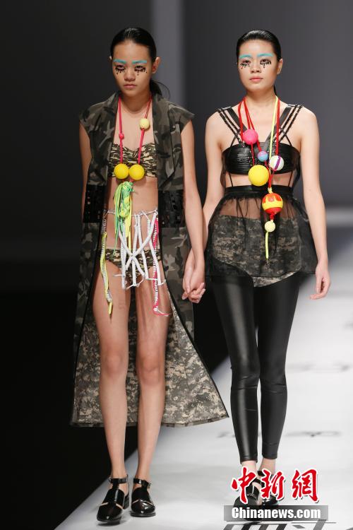 Creative works shown in Beijing Fashion Week 