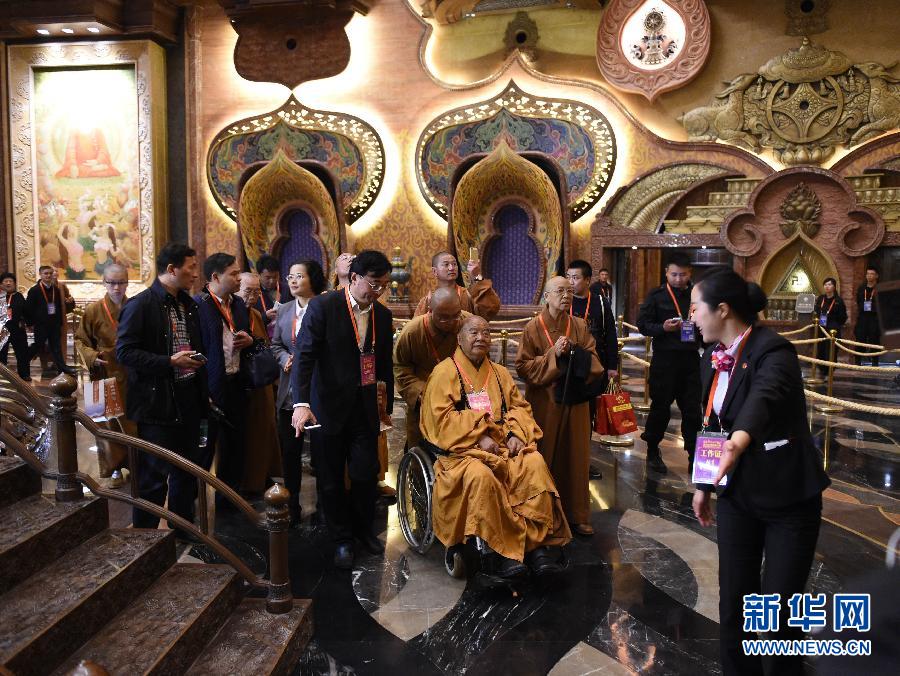 Monks attend enshrinement of Buddha's relics in E. China