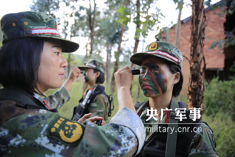 Female soldier of armed police force climbs cliff barehanded