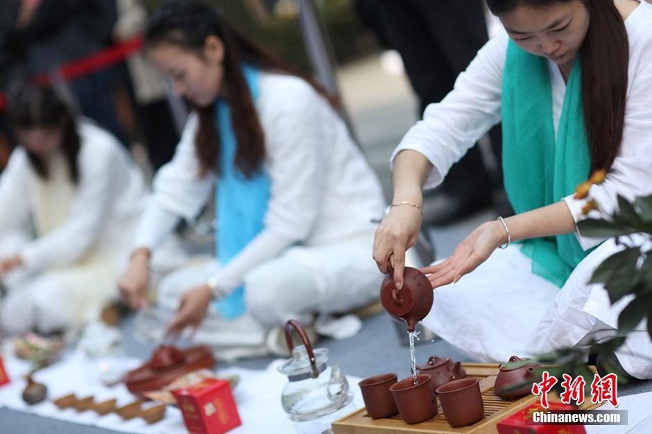 Beautiful tea specialists perform in Tea Culture Week