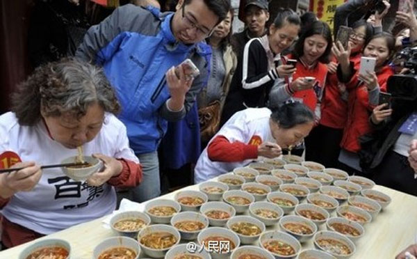 Competitive eater eats up 43 bowls of minced noodles in one minute
