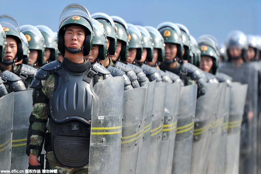 Nanjing public security forces conduct actual combat drill