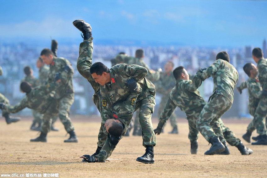 Nanjing public security forces conduct actual combat drill