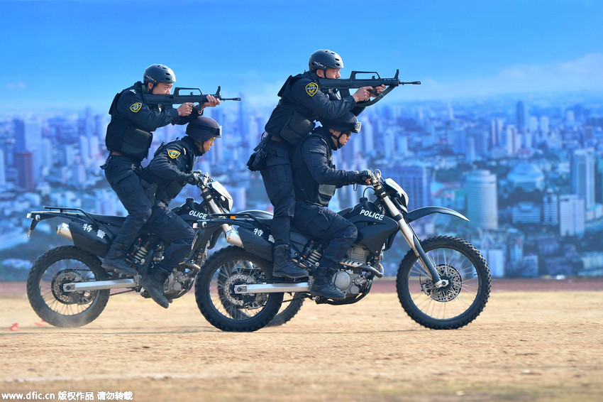 Nanjing public security forces conduct actual combat drill