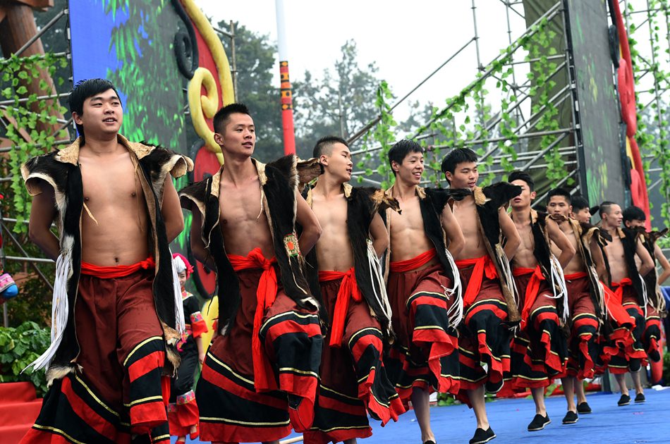 30th anniversary of Yi autonomous county celebrated in SW China