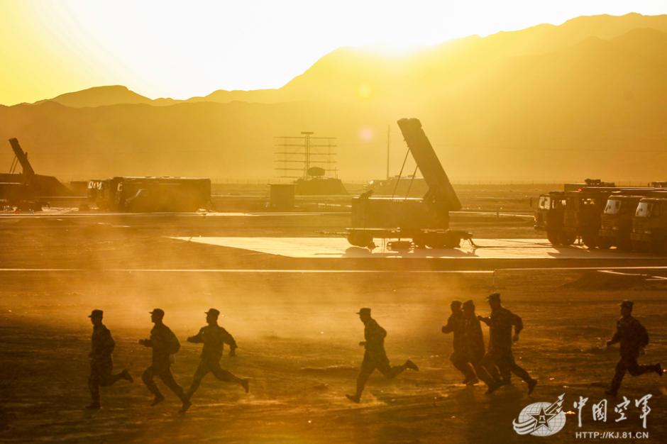 Spectacular scene of S-300 missile launch