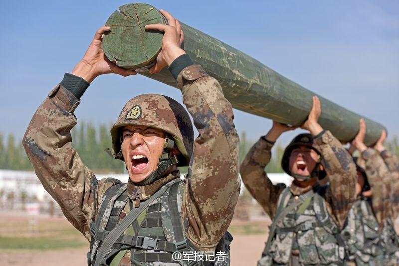 New soldiers undergo tough training in Xinjiang
