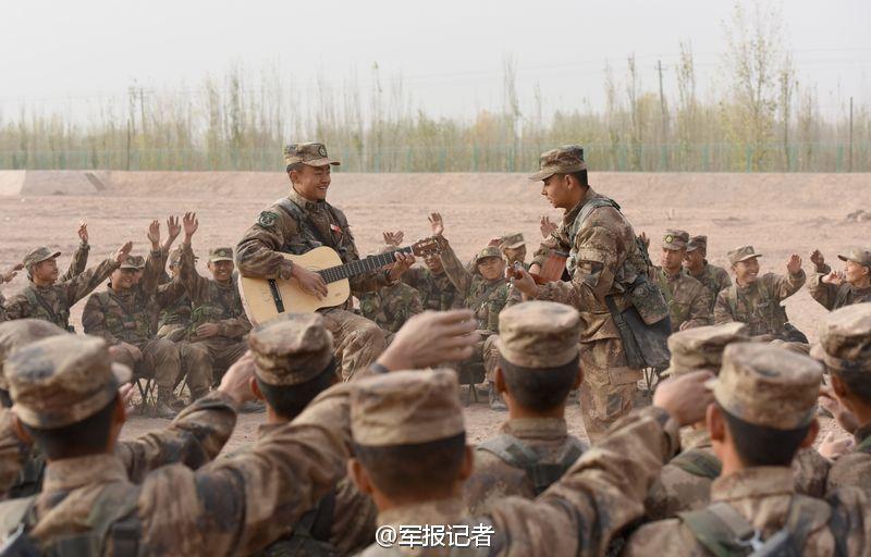 New soldiers undergo tough training in Xinjiang
