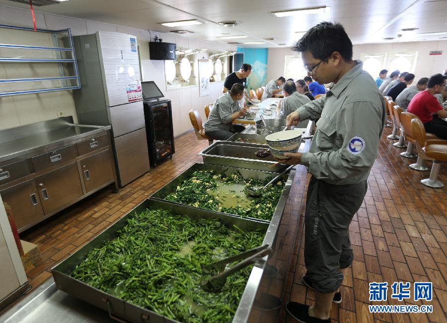 What is inside China's icebreaker ‘Xuelong’？