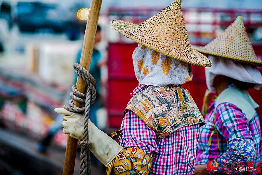 Women's fishing port in Hainan