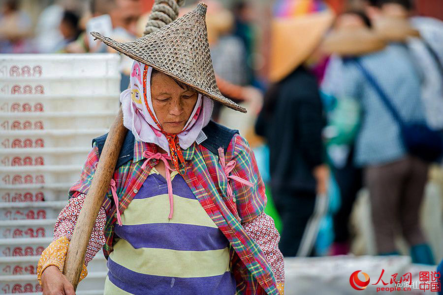 Women's fishing port in Hainan