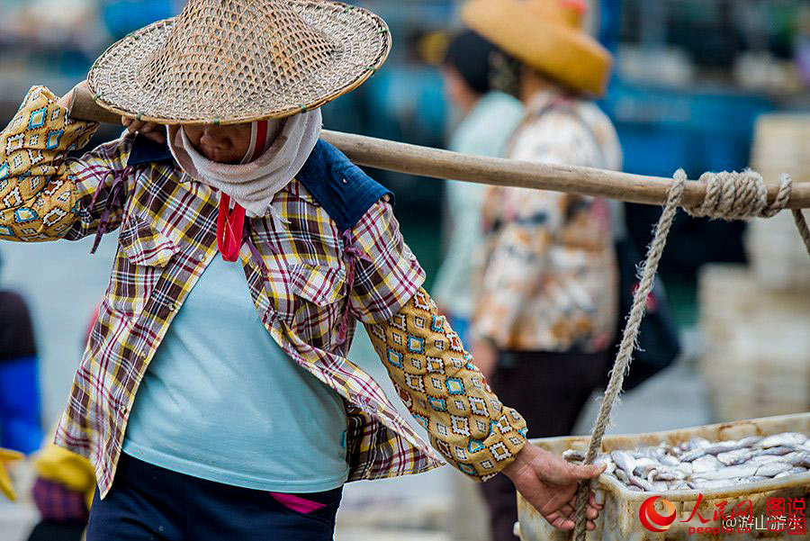 Women's fishing port in Hainan