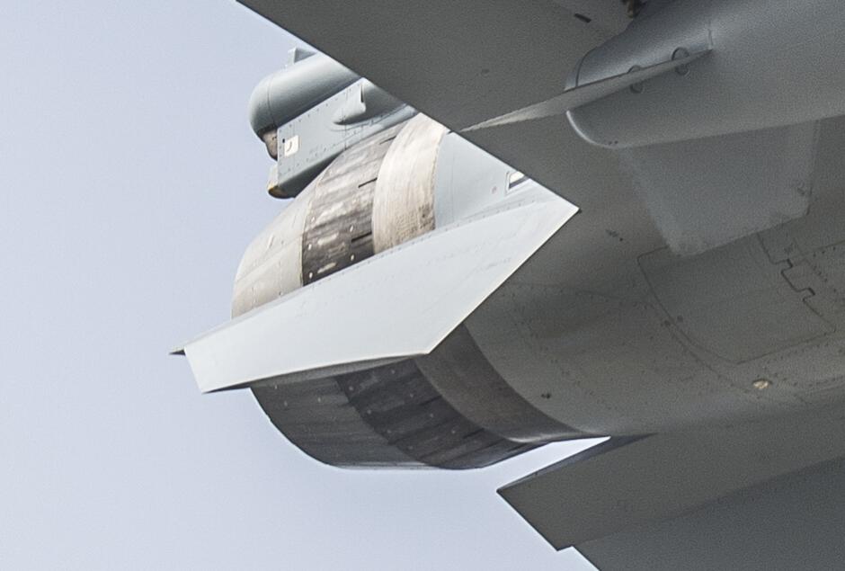 J-10B fighters with homegrown engine in test flight 