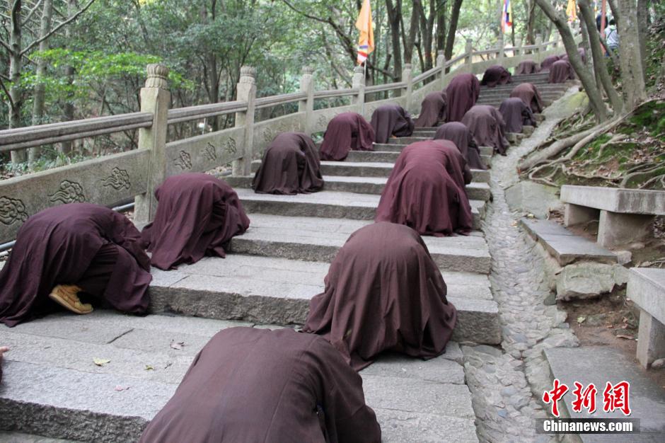 Worship ceremony held in E China