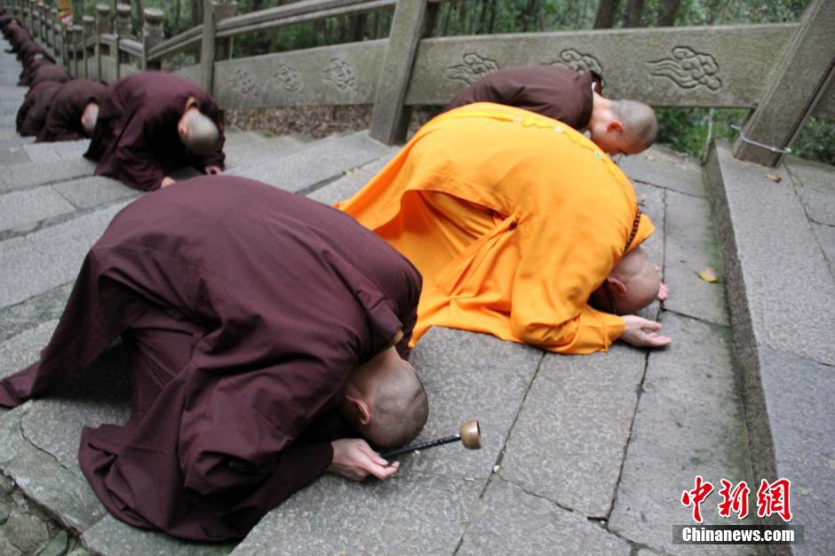 Worship ceremony held in E China