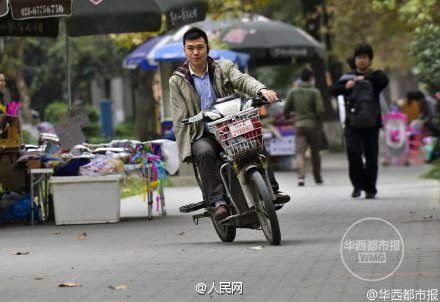 One-armed courier earns 30,000 yuan last November

