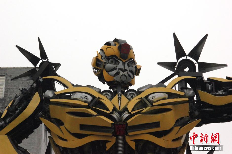 Man builds 12-meter-tall Bumblebee in 5 months