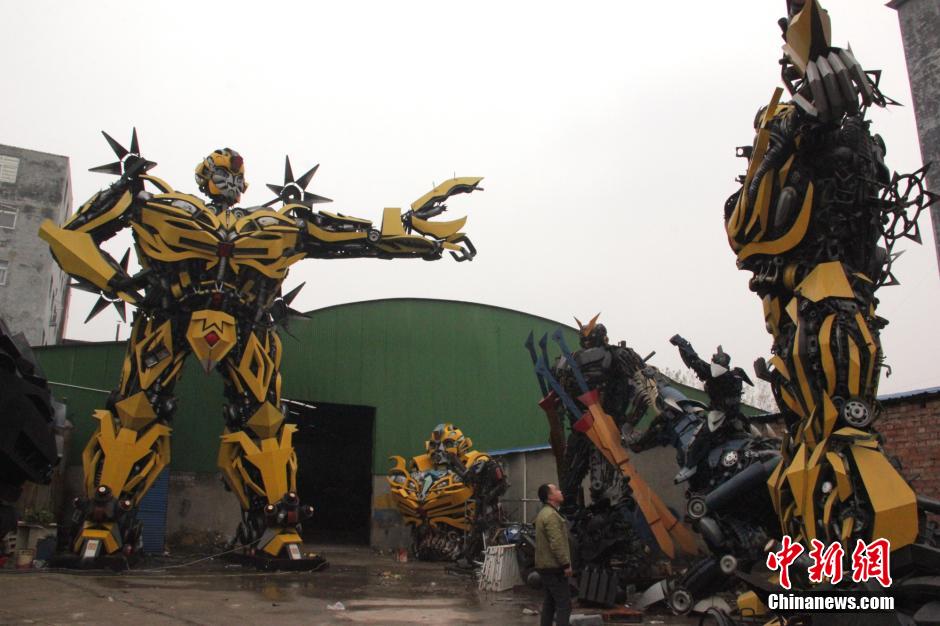 Man builds 12-meter-tall Bumblebee in 5 months