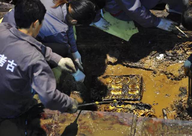 Largest Single Batch of Gold Relics Unearthed in 2000-yr-old Tomb