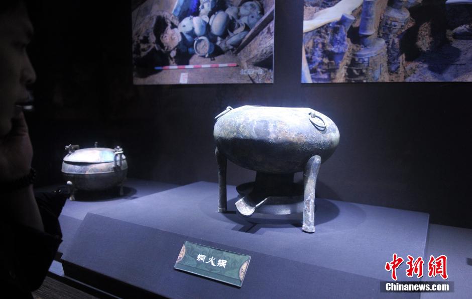 Relics unearthed from tomb of Marquis of Haihun exhibited in E China