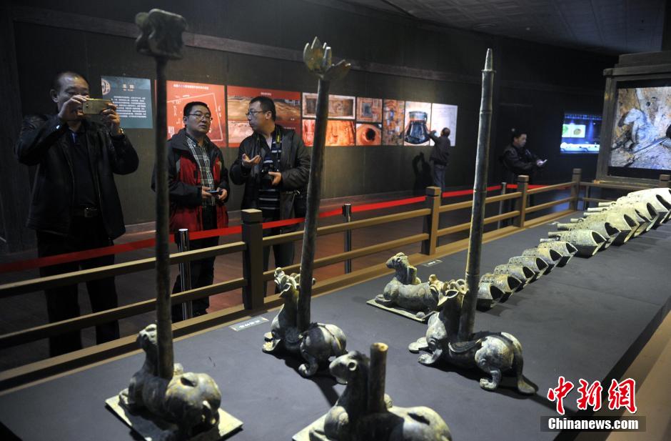 Relics unearthed from tomb of Marquis of Haihun exhibited in E China