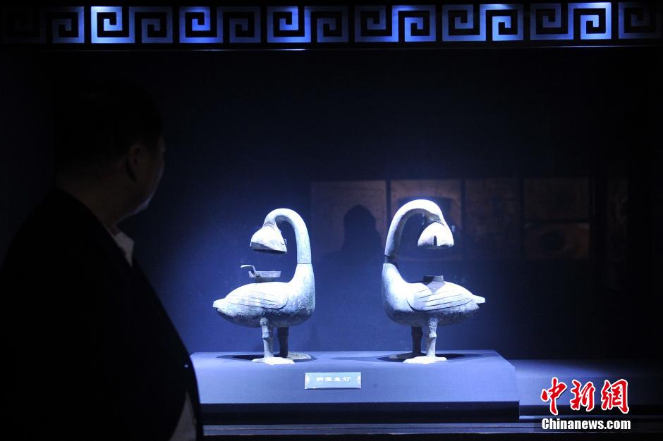 Relics unearthed from tomb of Marquis of Haihun exhibited in E China