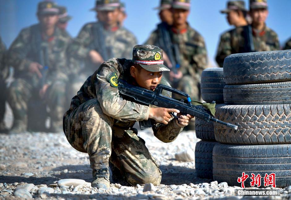 New recruits take training in Kashi, Xinjiang