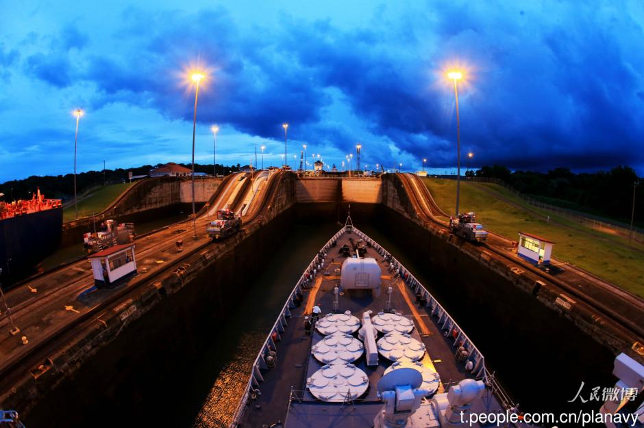 Chinese naval vessel passes through Panama Canal