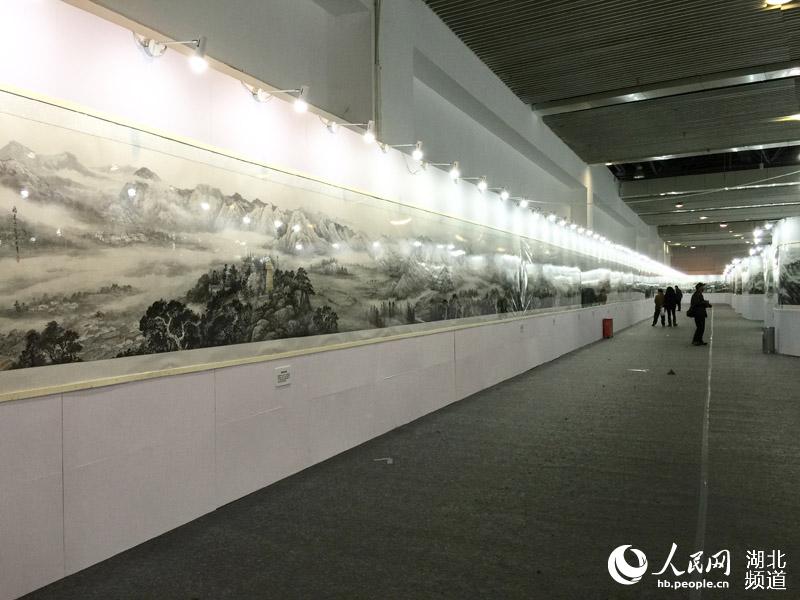 World's longest Yangtze River landscape paintings debut in Wuhan