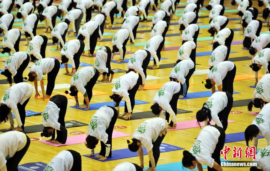 Thousands of people practice yoga in S China