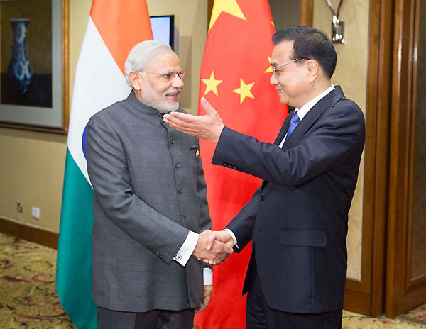 Premier Li meets Indian PM in Malaysia