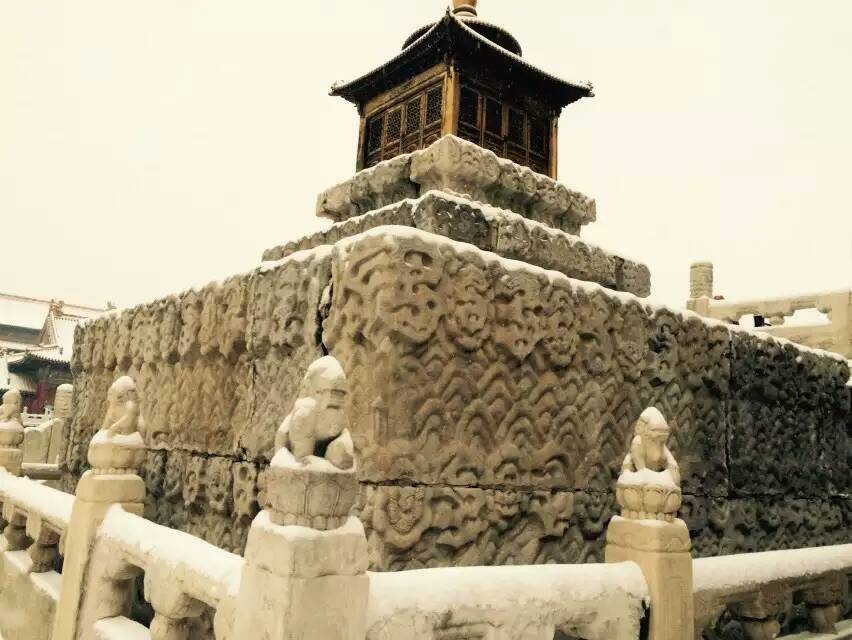 Snow scenery in the Forbidden City: a travel through thousand years