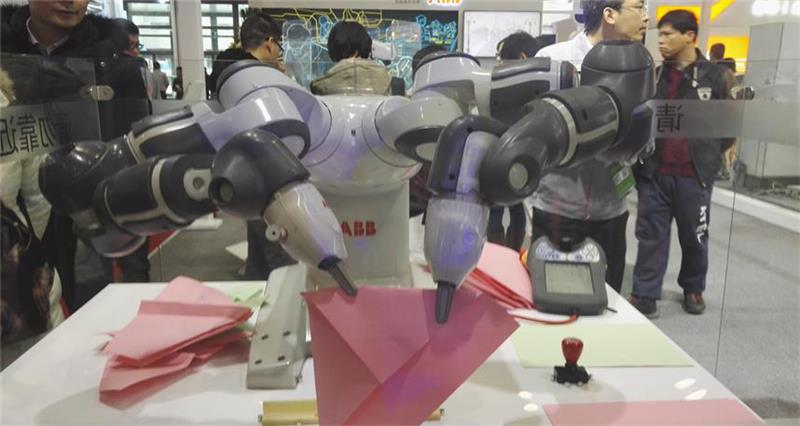 Robots grace exhibition with impressive performances at WRC 2015